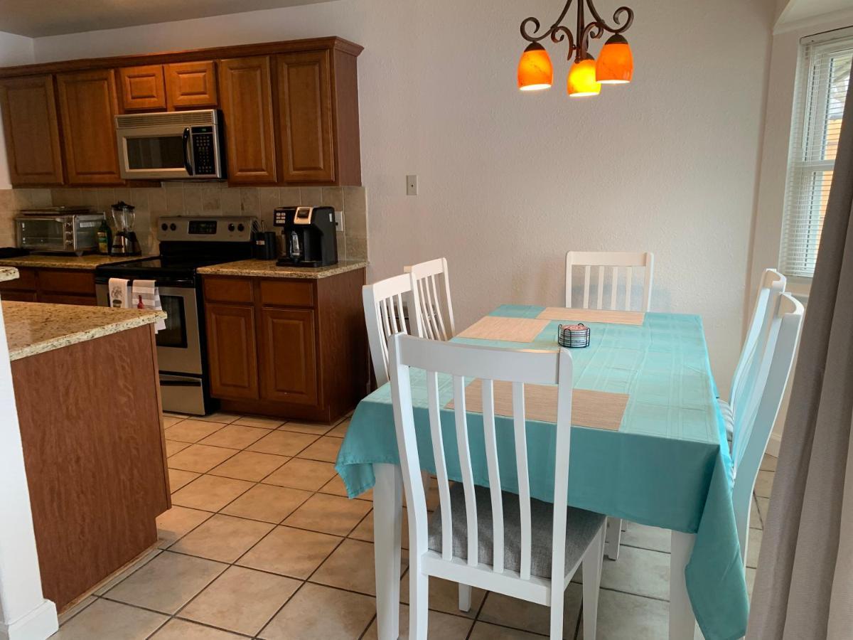 Сasa de vacaciones Cheerful 3-bedroom With A Pool San Antonio